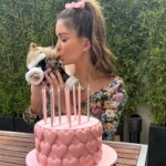 Verónica Montes Instagram - HBD TO ME✨🎂🎉🥳 Gracias por tanto amor!!!! L@s amoooo ❤️❤️❤️ Pastel: @montequillamx
