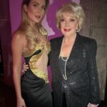 Verónica Montes Instagram – Momentos increíbles que quedarán grabados en mi corazón. 😊❤️
Una noche increíble con mi familia de El Maleficio❤️🔥
¡No se la pierdan! 

Dress by: Martha y equipo de @televisa 
Hair style: @judithvaz_peinados 
💄: @blancamartinez.makeupartist 
#elmaleficio #juliaperalta #actriz #veronicamontes #mexico