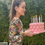 Verónica Montes Instagram - HBD TO ME✨🎂🎉🥳 Gracias por tanto amor!!!! L@s amoooo ❤️❤️❤️ Pastel: @montequillamx
