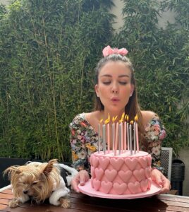 Verónica Montes Instagram - HBD TO ME✨🎂🎉🥳 Gracias por tanto amor!!!! L@s amoooo ❤️❤️❤️ Pastel: @montequillamx