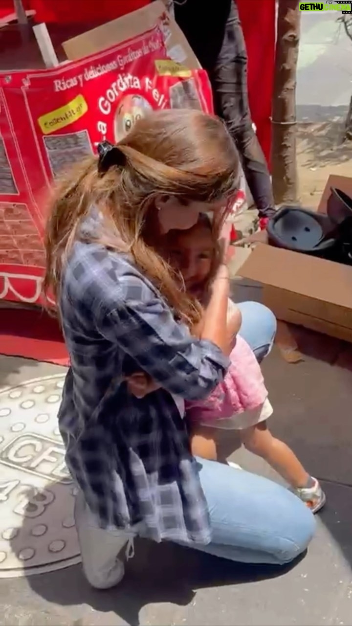 Verónica Montes Instagram - El regalo más grande es ver sonrisas en los rostros de los demás. 😊💕#diainternacionaldelafelicidad