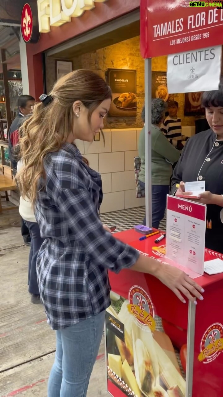 Verónica Montes Instagram - Que disfruten sus tamales😋.Feliz día de la Candelaria🫔!! Cuáles son tus tamales favoritos? . . . . #tamales #mexico #veronicamontes #elmaleficio #diadelacandelaria