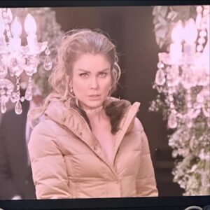 Verónica Montes Instagram - El Maleficio se colocó entre las consentidas del público. Gracias Julia por ser un reto más en mi carrera y ser una de las villanas más queridas❤️. 
Gracias @elgueromex por darme esta oportunidad, Pero sobretodo, gracias a todos ustedes, por todo su cariño y apoyo 😍 l@s amo❤️❤️❤️

#elmaleficio #veronicamontes #actriz #mexico #televisa