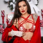 Vera Bambi Instagram - Santa Baby! I really went in on the decor this year and I'm so pleased with myself. Family and friends had so many kind things to say. I just adore decorating. . 🔗 bio . @pompiliophotography