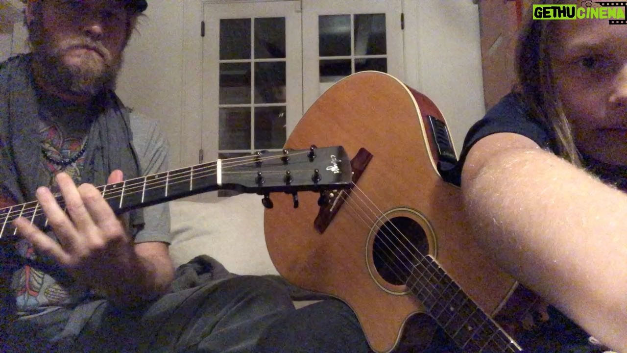 Vera Farmiga Instagram - Acoustic metal jam with my dudes @herpetologist_fynn and @rennhawkey 🖤🖤