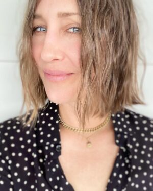 Vera Farmiga Instagram - XLIX. 7 sets of 7 years. 💪🏼🥳🎂🎉🎈🥰🌈 #49