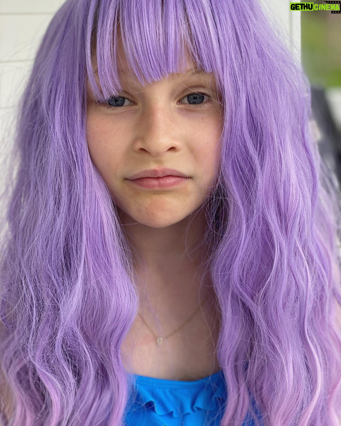 Vera Farmiga Instagram - A lavender hair kinda schoolday. #homeschoolfun #nytough #mermaidtough #stayhome #havefun @gyttahawkey 💗💓💗💓💕🦄🧚🏻♀️🧜🏻♀️🌈