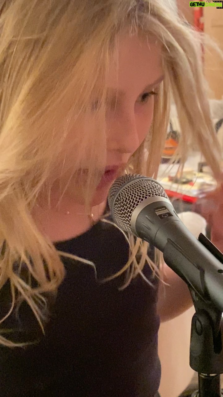 Vera Farmiga Instagram - Happy Birthday to our unicorn songbird @GyttaHawkey, celebrating 10 years today of punk spirit, girl power, magic, and joy. @rennhawkey @theb52sband 💕💓💗🌈🦄💋🧚🏻♀️🧜🏻♀️🍬🍭🎤🎹🎂💘🔥💞