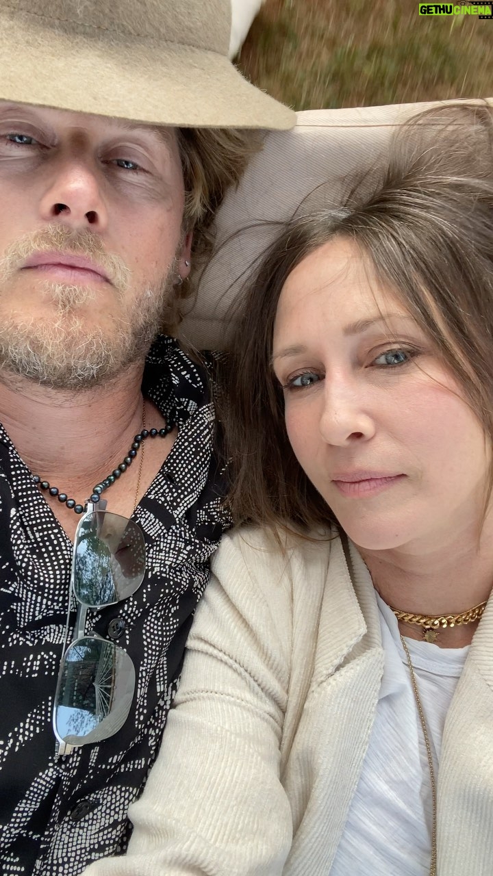 Vera Farmiga Instagram - Je t’aime. J’adore. @rennhawkey #weddingcrashers @josephshabason