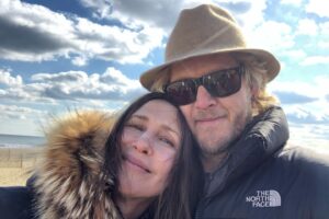 Vera Farmiga Instagram - Dear @justinpjtrudeau, Happy Father’s Day.  I wish I was home celebrating with my family this weekend, it’s just a car ride away, across the border.  We have kids the same age.  I have been apart from own and my husband going on 8 weeks.  I am fully vaxxed for months now and work permitted, trapped in Toronto because of the current 14 day quarantine, which is flagrant in the face of science. LOVE AND FAMILY IS ESSENTIAL.  I get putting a halt on non essential travel until further notice July 21st, but I am here contributing to your economy, double vaxxed and work permitted. Please lift quarantine restrictions for the fully vaxxed and essential work permitted.  Again, Happy Father’s Day.  @senschumer @pattyhajdu @fordnationdougford @joebiden @kamalaharris @repbrianhiggins @rennhawkey @fynnhawkey @herpetologist_fynn  @gyttahawkey