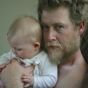 Vera Farmiga Instagram - Happy Father’s Day to the Pied Piper sherpa of our lives, @rennhawkey. You, Love of my life, have walked 4541 days of epic paternity, carrying us on your strong back, giving, sacrificing, loving, humoring us towards the summit.  Rock on, my Love, in your fatherhood expedition.  You are a master.