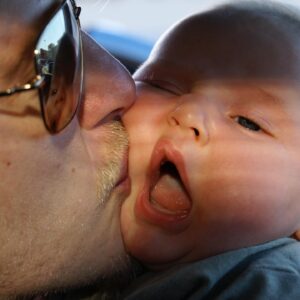 Vera Farmiga Instagram - Happy Father’s Day to the Pied Piper sherpa of our lives, @rennhawkey. You, Love of my life, have walked 4541 days of epic paternity, carrying us on your strong back, giving, sacrificing, loving, humoring us towards the summit.  Rock on, my Love, in your fatherhood expedition.  You are a master.