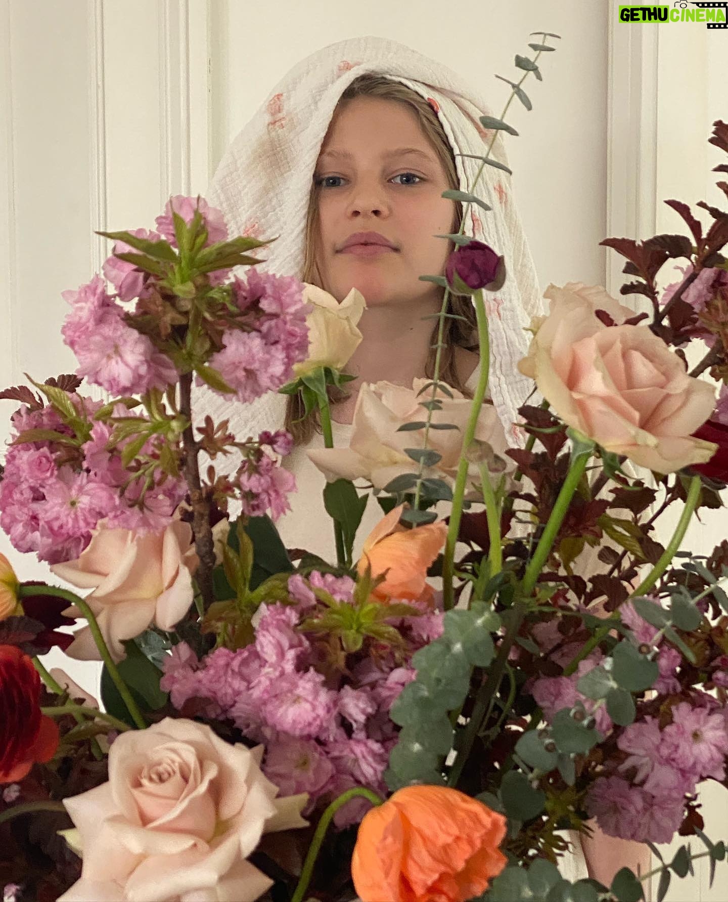 Vera Farmiga Instagram - A @hopspetunia masterpiece. Thank you to my flock, @rennhawkey @herpetologist_fynn @gyttahawkey. You make maternity a real hoot and holler. Endless love…