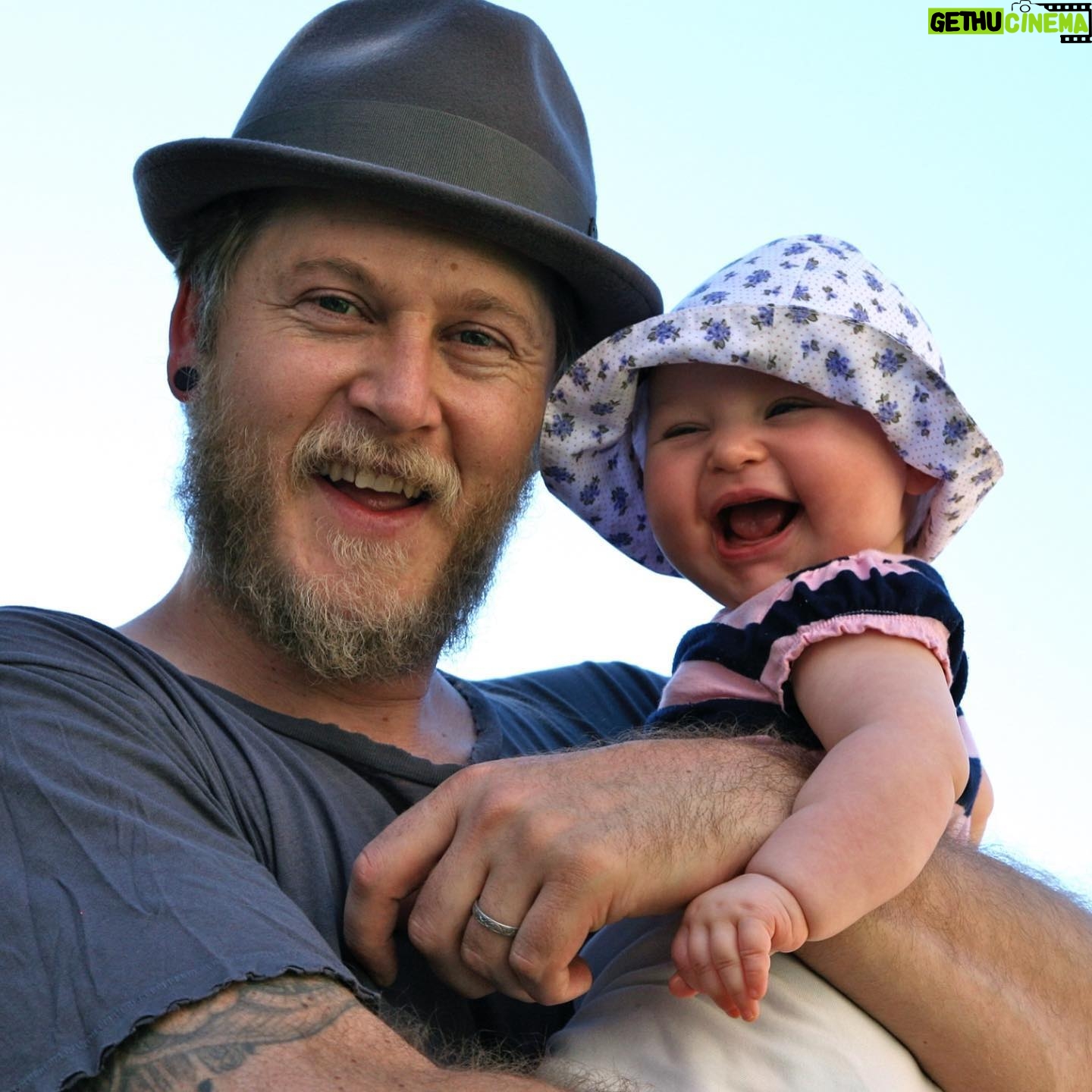 Vera Farmiga Instagram - Happy Father’s Day to the best of the best, my king @rennhawkey . ❤️❤️❤️