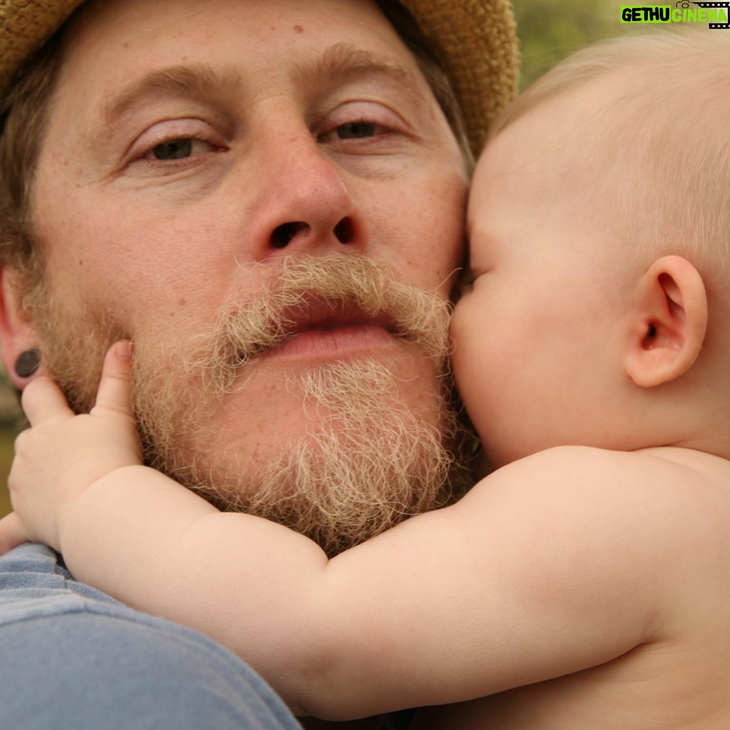 Vera Farmiga Instagram - Happy Father’s Day to the best of the best, my king @rennhawkey . ❤️❤️❤️