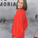 Vera Farmiga Instagram - Red hot alert! THREE DAYS until #FiveDaysAtMemorial. A beautiful night celebrating. Premieres August 12 on @AppleTVPlus ❤️ Repost: @normaswife❤️