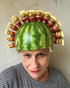 Vera Holtz Instagram - DECIFRA-me OU te DEVORO