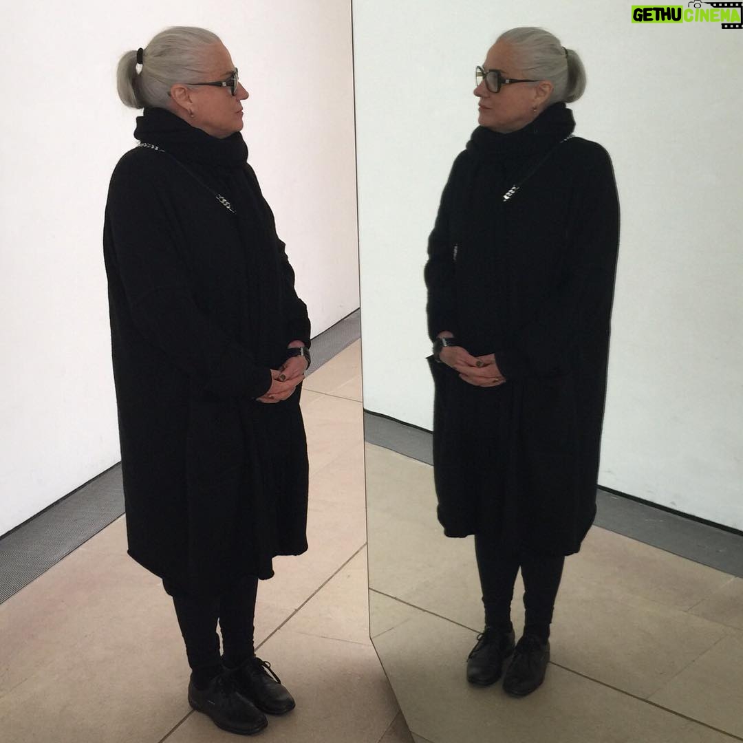 Vera Holtz Instagram - Obra do Olafur Eliasson na Fundação Louis Vuitton @fondationlv #Reflexividade