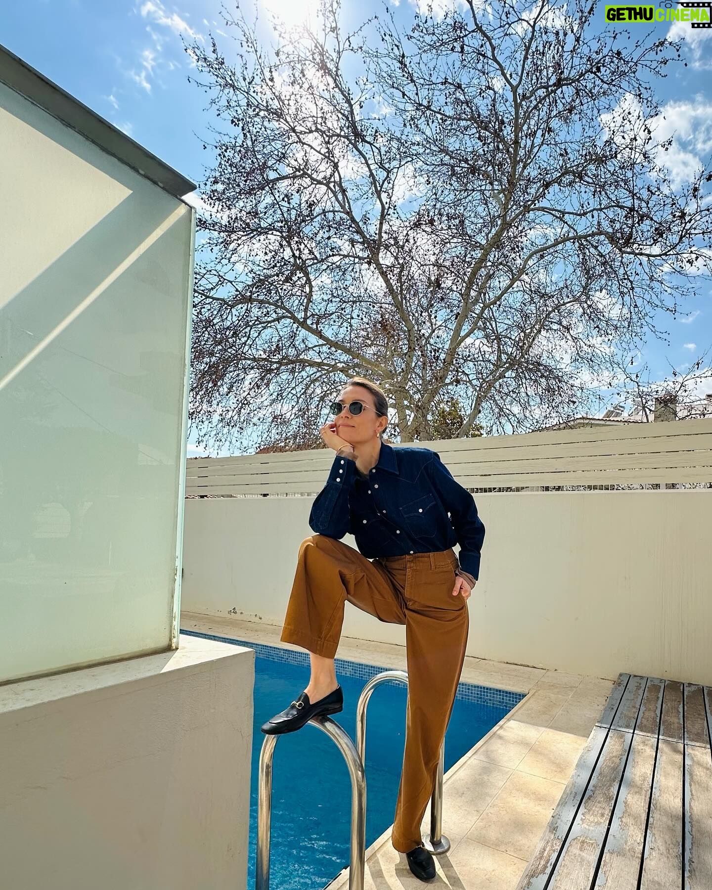 Vicky Kaya Instagram - Just another manic Friday! 🎶 🫶🏻 #outfit #tgif #inspo
