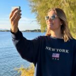 Vicky Kaya Instagram - #ad 💁🏼‍♀️ Taking the perfect selfie with the Flex Window of #GalaxyZFlip5! #TeamGalaxy @samsunggreece