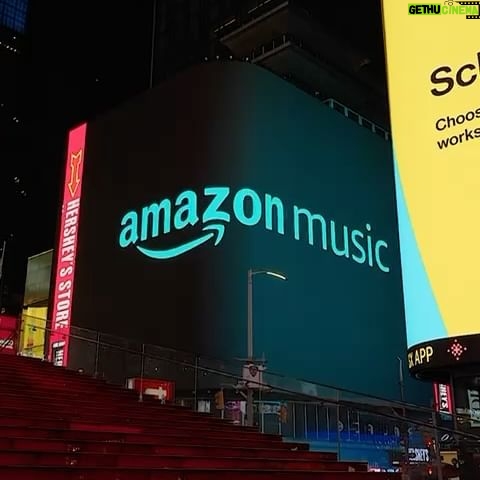 Vicky Martín Berrocal Instagram - Estamos en TIME SQUARE con #asolascon Me muerooooooooo♥️ Creo que ni en mis mejores sueños podría haber tenido un mejor regalo de cumpleaños ❤️🥹 Gracias @amazonespana @amazonmusic 🤍 @playmorepods