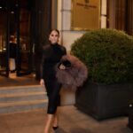 Vicky Martín Berrocal Instagram - Noche mágica la de ayer💥 Es cierto que intento celebrar la vida cada día pero ayer además celebre mi cumpleaños… os quiero enseñar el look😊 Y también para que fuera aún más especial decidí pasar la noche en el que se ha convertido en mi segunda casa en Madrid @fsmadrid 🤍🤍 👗 @victoria.coleccion Estudio 👡 @giuseppezanotti 👝 @aquazzura 📸 @manuelmartosc 🧥 @redondobrand
