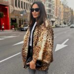 Vicky Martín Berrocal Instagram - He sacado el chaquetón de leopardo a la calle 🐆 Es curioso, pero durante todo este invierno alguna vez quise ponérmelo, pero al final siempre terminaba colgado en mi armario. Hasta ahora, que como habéis visto ha llegado la locura por este estampado. Una fiebre que además llega fuera de la estación adecuada. Y es que habitualmente es un estampado más relacionado con el invierno. Pero ya sabéis que en este loco mundo de la moda todo puede pasar 🤪 Os gusta? A mi me chifla y amenazo con ponérmelo mucho este verano 😝