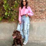 Vicky Martín Berrocal Instagram - 🐶🩷 Aunque lo penséis no me vestí para ir a juego😜
