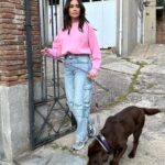 Vicky Martín Berrocal Instagram - 🐶🩷 Aunque lo penséis no me vestí para ir a juego😜