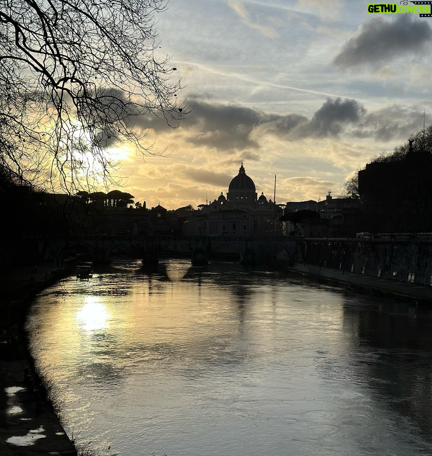 Vicky Martín Berrocal Instagram - Gracias Roma por tanto… Un finde inolvidable en la ciudad eterna, una ciudad para descubrir una y mil veces más. Gracias @anantarapalazzonaiadi por recibirme con tanto cariño y hacerme sentir como en casa. Amo las vistas desde mi habitación 😊 Mi habitación desde siempre y para siempre