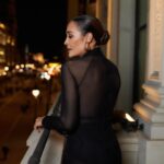 Vicky Martín Berrocal Instagram - Noche mágica la de ayer💥 Es cierto que intento celebrar la vida cada día pero ayer además celebre mi cumpleaños… os quiero enseñar el look😊 Y también para que fuera aún más especial decidí pasar la noche en el que se ha convertido en mi segunda casa en Madrid @fsmadrid 🤍🤍 👗 @victoria.coleccion Estudio 👡 @giuseppezanotti 👝 @aquazzura 📸 @manuelmartosc 🧥 @redondobrand