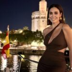 Vicky Martín Berrocal Instagram - Felicidades a todos los que como yo, tuvieron la suerte de criarse comiendo gazpacho, pringa y pescaito frito. A los que saben que en Semana Santa empieza el verano. A los que se ríen hasta de su sombra y a los que exageran contando historias. Felicidades a todos los que podéis disfrutar de campo, mar, playa y nieve sin salir de su tierra. Felicidades a los vagos y a los trabajadores. A los que presumen de su tierra con devoción. Felicidades a los que cuentan chistes y a los que no. Felicidades a los entendieron que sevilla, Almería, Córdoba, Jaén, Granada, Huelva, Malaga y Cádiz tienen un color especial. Felicidades a todos y a cada uno, por tener la suerte de ver el mundo desde un sitio privilegiado y diferente. Viva Andalucía!!! Feliz día andaluces!