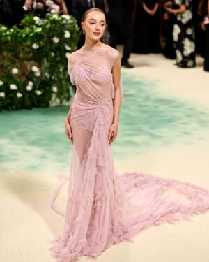 Victoria Beckham Instagram - British star, Phoebe Dynevor wore a custom Victoria Beckham gown to last night’s Met Gala. In a nod to this year’s ‘Sleeping Beauties’ theme, the ethereal silhouette was hand-crafted from archival lace, and embellished with over 300 lace appliqué flowers, hand-cut and hand-sewn onto a tulle base. Find out more in stories…

#VBMetGala