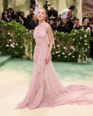 Victoria Beckham Instagram - British star, Phoebe Dynevor wore a custom Victoria Beckham gown to last night’s Met Gala. In a nod to this year’s ‘Sleeping Beauties’ theme, the ethereal silhouette was hand-crafted from archival lace, and embellished with over 300 lace appliqué flowers, hand-cut and hand-sewn onto a tulle base. Find out more in stories…

#VBMetGala