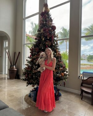 Victoria Jancke Instagram - Merry Christmas everyone ❤️ Much love and blessings from @winnie.havapoo and me from our first Christmas in the US ✨🇺🇸❤️