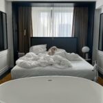 Victoria Jancke Instagram – #anzeige Woke up in @roomers.munich 🦁 favorite top @revolve