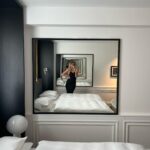Victoria Jancke Instagram – #anzeige Woke up in @roomers.munich 🦁 favorite top @revolve