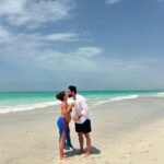 Victoria Mehault Instagram - J’en connais un qui a de plus en plus de mal à me soulever du sol 😭🫠 Je porte la vie donc j’accepte et mon cœur reste ouvert (c’est faux)💀