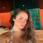 Victoria Mehault Instagram - Enceinte mais que de profil 🤪🍊 À presque 5 mois, ça commence enfin à se voir un peu donc je suis trop contente!!! Go mettre un t-shirt moulant et passer à la caisse prioritaire des supermarchés 😏