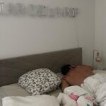 Victoria Mehault Instagram – Celui qu’on ne voit jamais mais qui est toujours là 🤍 Je peux vous assurer que si vous me voyez soigner un pieds c’est que je suis vraiment amoureuse (est ce que mon mec est michele morrone? peut être)
