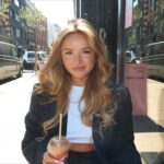 Victoria Mehault Instagram – Une journée recap à Londres avec nous 🙋🏼‍♀️ Je vous souhaite a tous et toutes d’avoir des amies aussi géniales que les miennes 🥲 Je vous ai laissé le son sur les vidéos de la fin pour votre   grand bonheur 😂🫶🏼