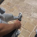 Victoria Mehault Instagram – Celui qu’on ne voit jamais mais qui est toujours là 🤍 Je peux vous assurer que si vous me voyez soigner un pieds c’est que je suis vraiment amoureuse (est ce que mon mec est michele morrone? peut être)