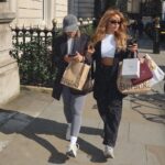 Victoria Mehault Instagram - Une journée recap à Londres avec nous 🙋🏼‍♀️ Je vous souhaite a tous et toutes d'avoir des amies aussi géniales que les miennes 🥲 Je vous ai laissé le son sur les vidéos de la fin pour votre grand bonheur 😂🫶🏼