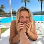 Victoria Mehault Instagram – Ma maison c’est lui 🤍 C’est le seul avec qui je peux faire des figures d’accrosport dans un endroit chic 😂🏊‍♂️