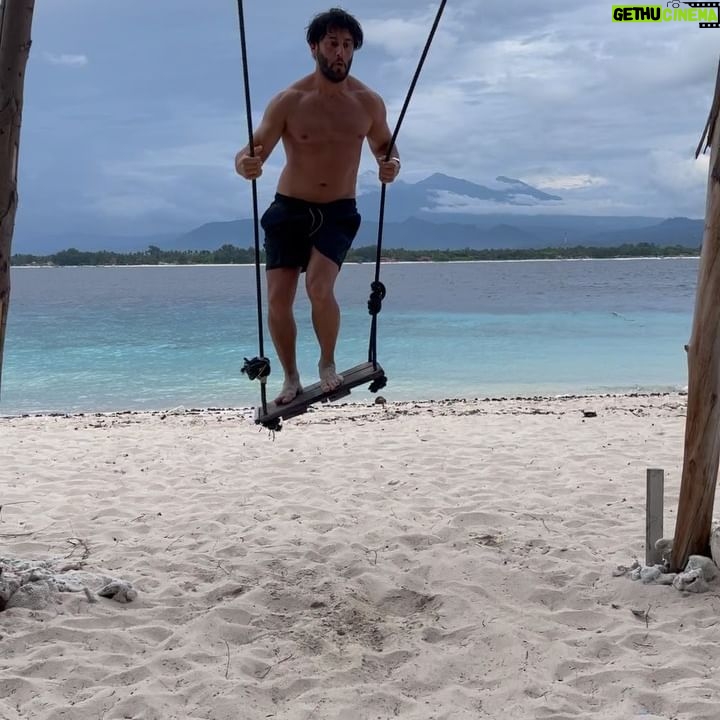 Victoria Mehault - 165.8K Likes - Niveau de bonheur : Impossible de faire mieux/20 🥹🌸 Bali a eu mon coeur, je veux déjà y retourner 🌴😭 N’hésitez pas à mettre le son sur les 3 vidéos de la fin, c’est cadeau 😭