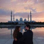 Victoria Mehault Instagram - Les mimis à Abu Dhabi 🌅✨ Je vous raconte même pas le moment de stress intense et de pression pour prendre cette photo au bon moment du couché de soleil 😭 Il y avait littéralement 15 personnes qui attendait pour faire la même et qui nous regardait 😂 Notre petit moment de gloire finalement !
