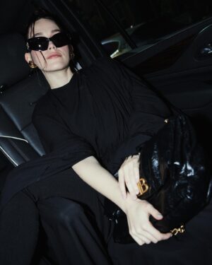 Victoria Pedretti Instagram - @balenciaga @demnagram 

@adamkudeimati @dianne