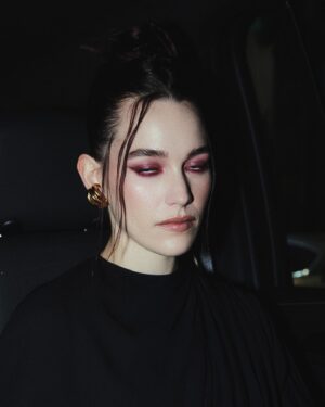 Victoria Pedretti Instagram - @balenciaga @demnagram 

@adamkudeimati @dianne