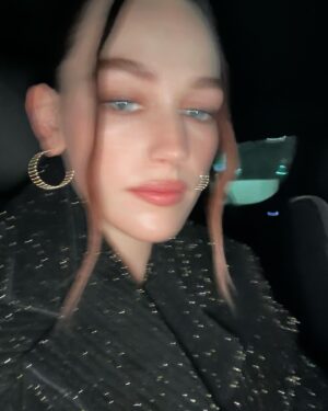 Victoria Pedretti Instagram - The jewelry was more than fine. @CHANELofficial @welovecoco @CHANEL.beauty #CHANEL5thAvenue @virgile.guinard @bfa @gettyentertainment.