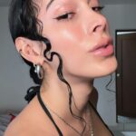 Victoria Volkova Instagram – les dejo este tutorial de peinado wet look inspirado en uno de los looks de Zendaya usando mi gel favorito #got2b 🤩